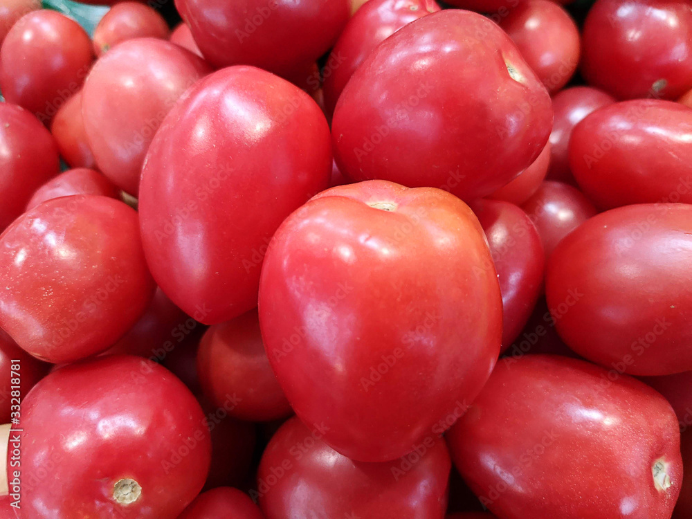 番茄，橙色和红色，富含维生素C，对身体有益