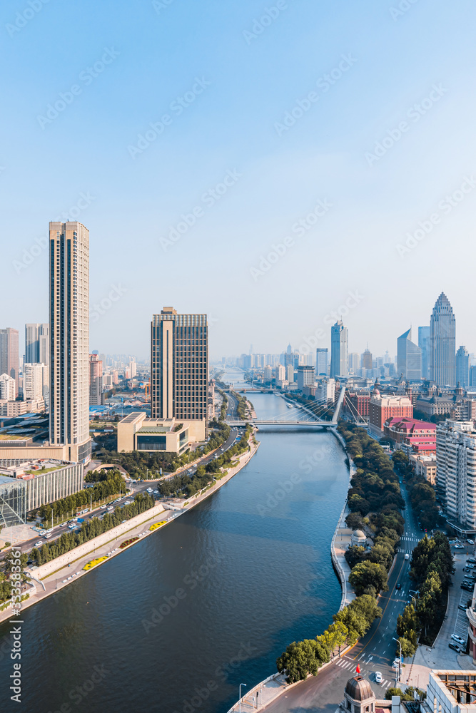 中国天津海河沿岸高大城市天际线