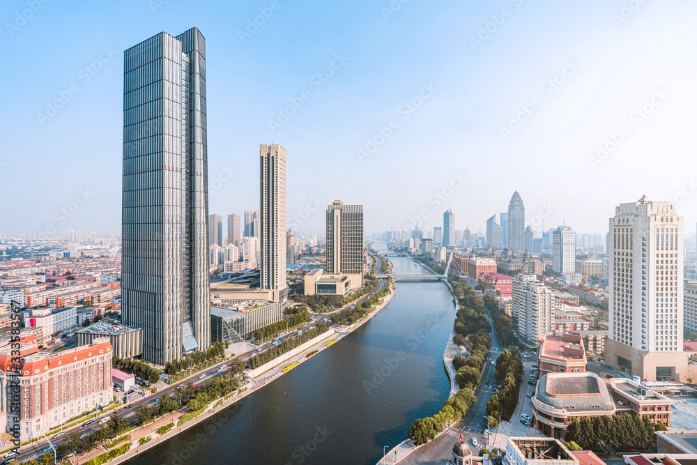 中国天津海河沿岸高大城市天际线