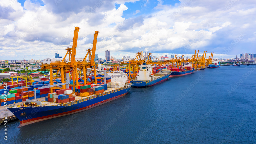 集装箱货船的物流和运输以及货物进出口和商业物流，