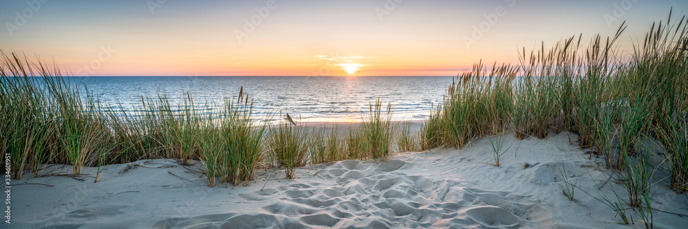沙丘海滩的日落