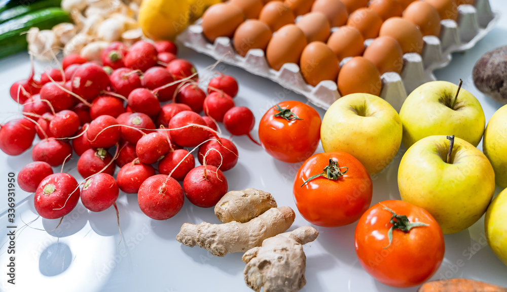 混合蔬菜俯视图。红色在前。有机食品概念。保持健康。新鲜产品c