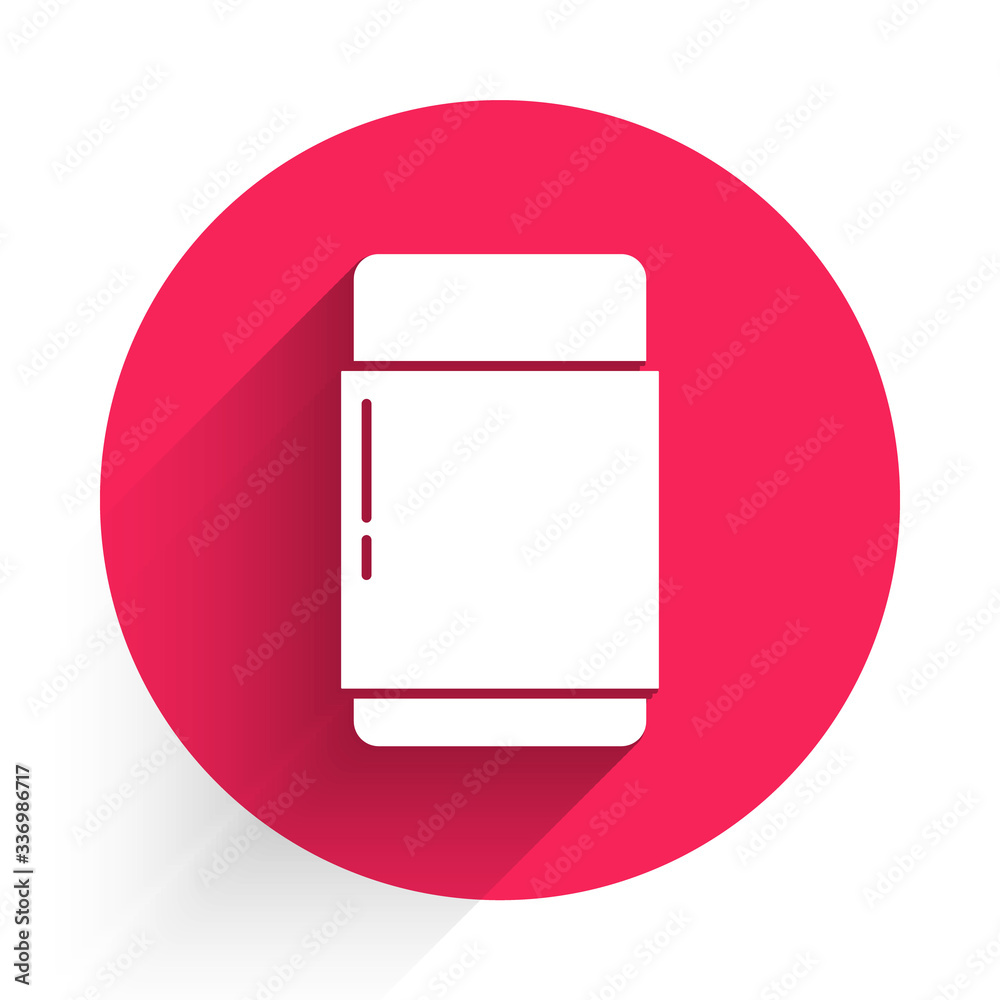 白色橡皮擦或橡胶图标与长阴影隔离。红色圆圈按钮。矢量插图