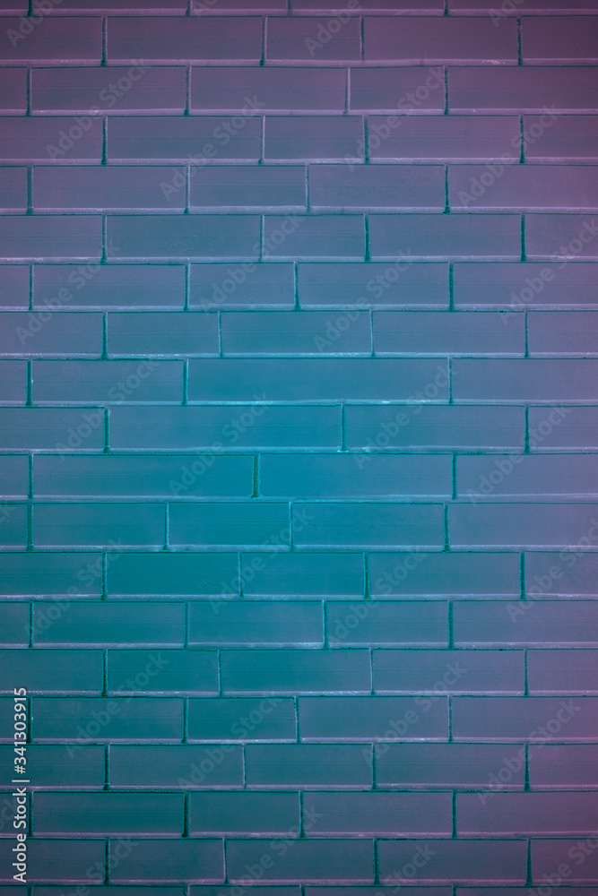 霓虹色砖墙