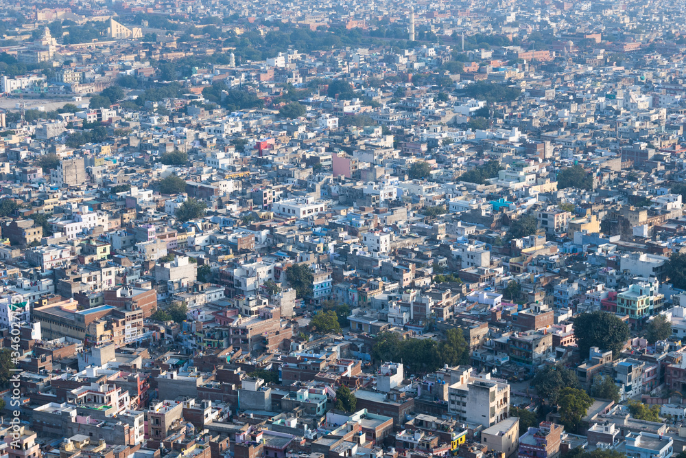 从印度斋浦尔的纳哈尔堡俯瞰斋浦尔市