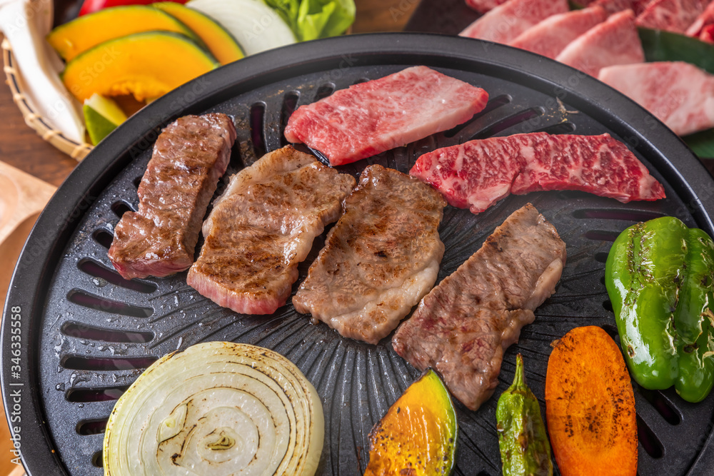 和牛で焼肉　Japanese style luxury grilled beef