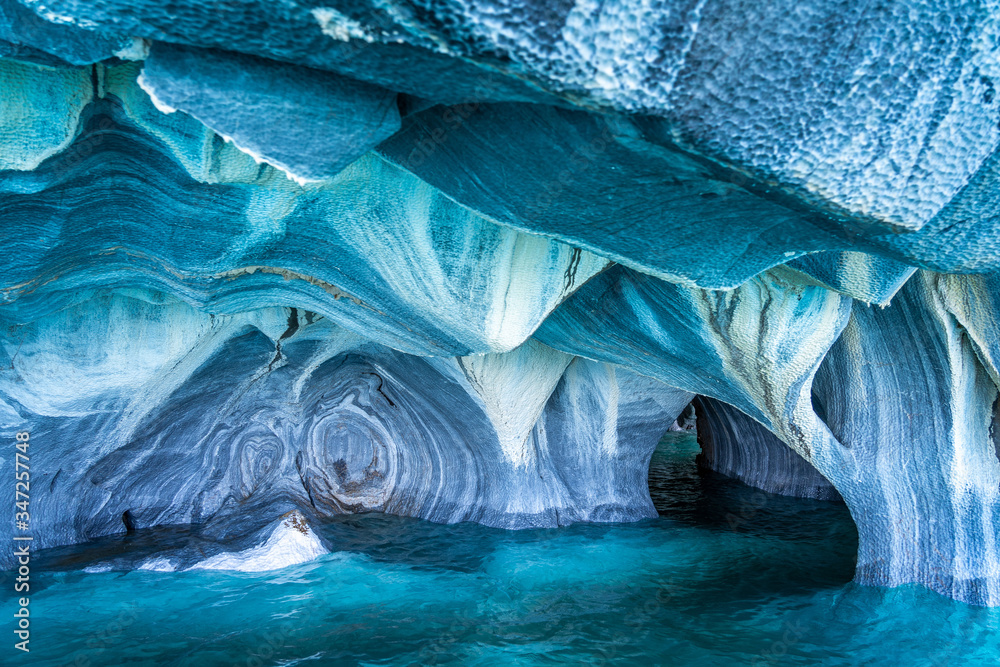 智利卡雷拉湖的天然地标大理石洞穴（西班牙语：Cuevas de Marmol），Pat