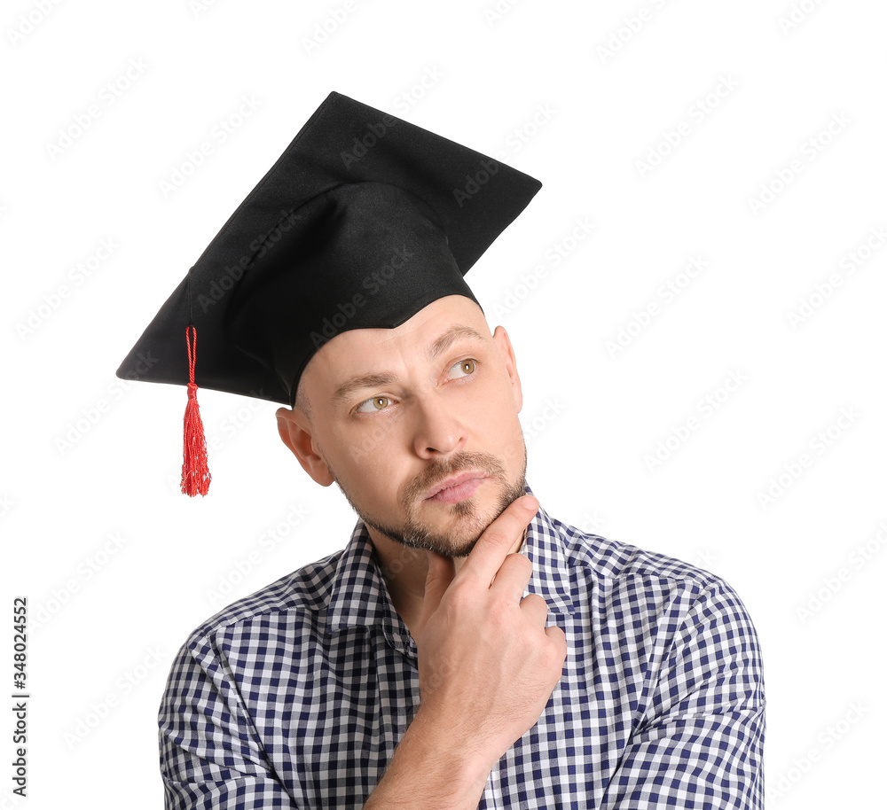 白底戴毕业帽的体贴人
