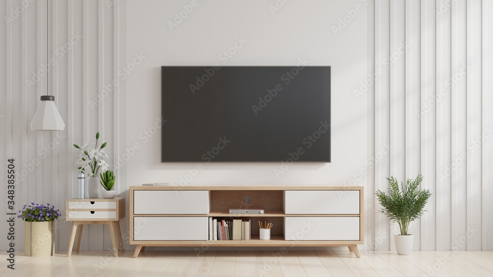 客厅白墙上的智能电视，简约设计。