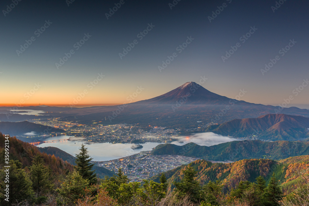 日本富士山，川口湖上空