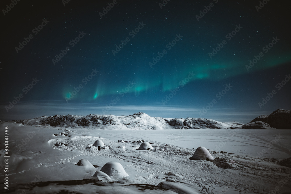 雪域格陵兰上空的北极光