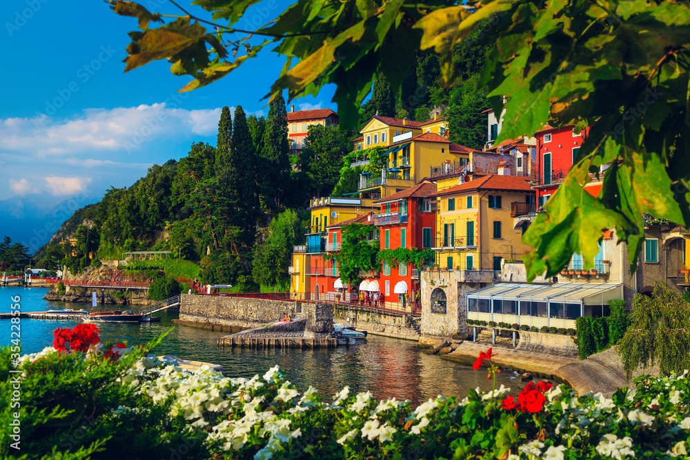 意大利科莫湖瓦伦纳度假村景观和花卉装饰花园