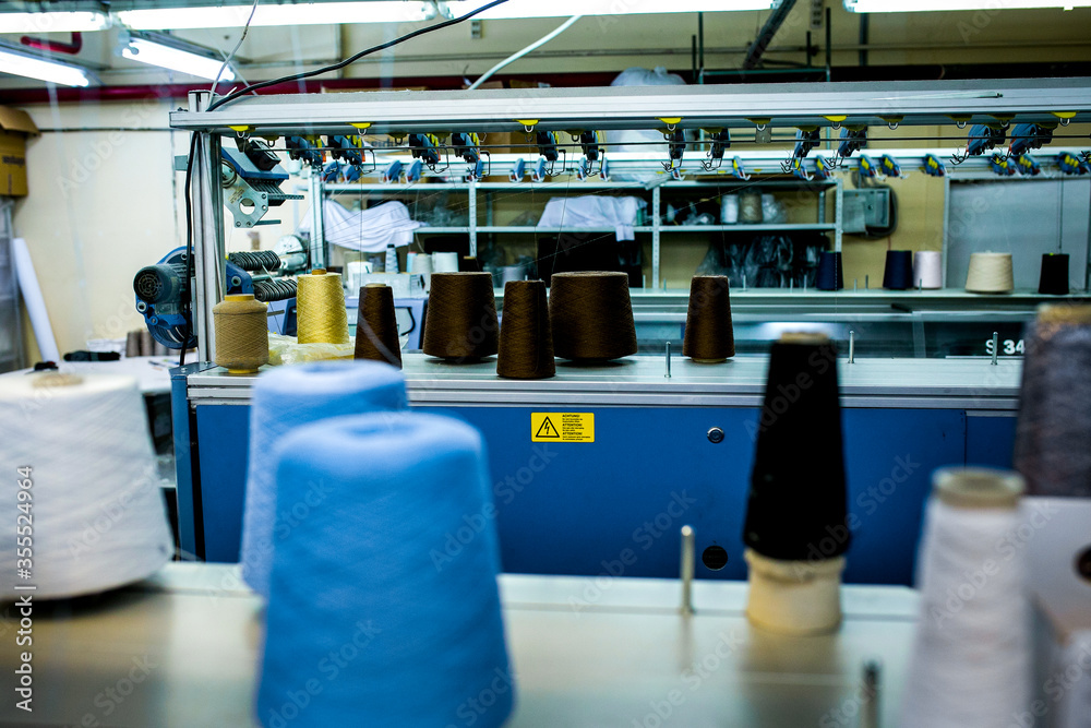 服装缝纫厂的设备。服装和织物的制造。