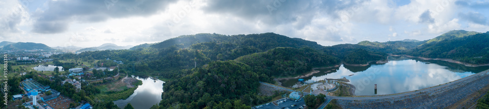 全景景观无人机拍摄泰国热带雨林山脉风光。