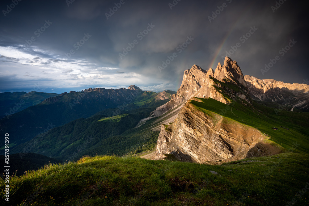 Seceda山峰带彩虹，索思蒂罗尔，多洛米蒂，意大利，欧洲