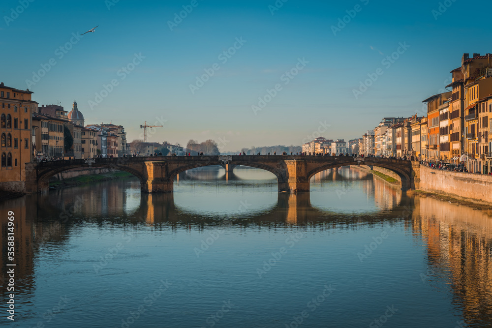佛罗伦萨，托斯卡尼/意大利-2019年12月27日：佛罗伦萨市阿诺河照片