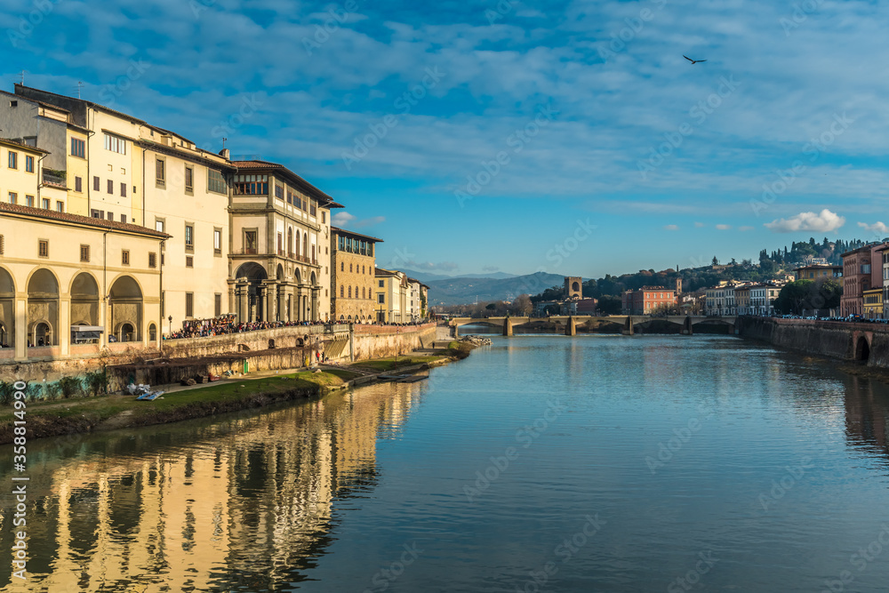 佛罗伦萨，托斯卡尼/意大利-2019年12月27日：佛罗伦萨市阿诺河照片