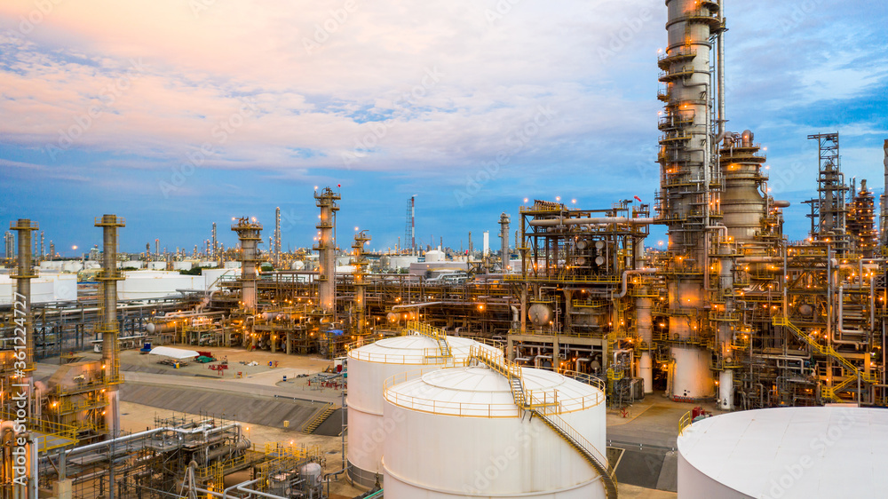 鸟瞰石油和天然气工业，炼油厂形式工业，炼油工厂白色石油sto