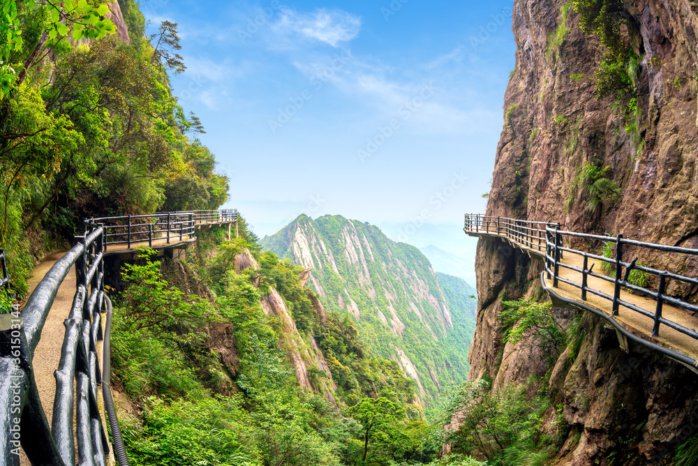 美丽的山脉和人文通道，中国江西。