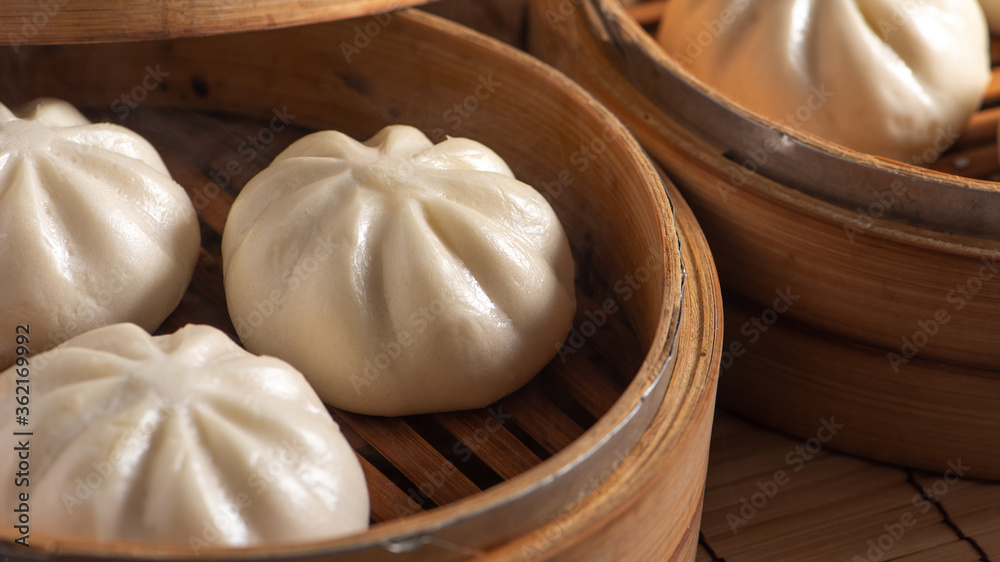 美味的包子，中国馒头就可以在盘子和蒸笼上吃了，特写，co