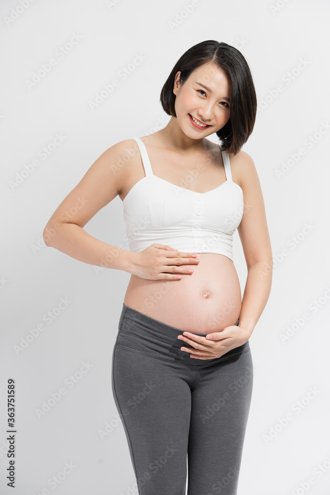 室内亚洲孕妇