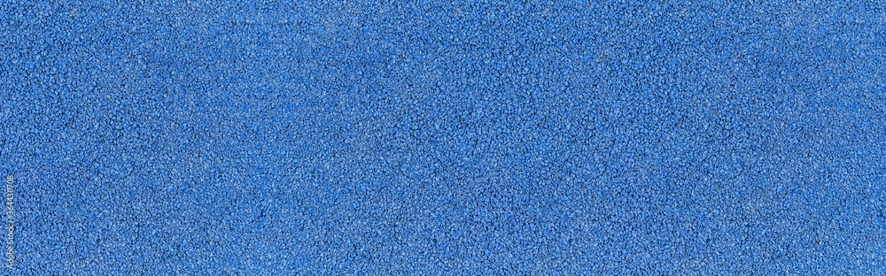 球场上跑步机地板的蓝色橡胶地板全景纹理和无缝背景