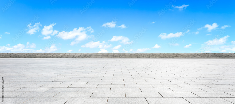 空旷的广场地板和蓝天白云的景象。