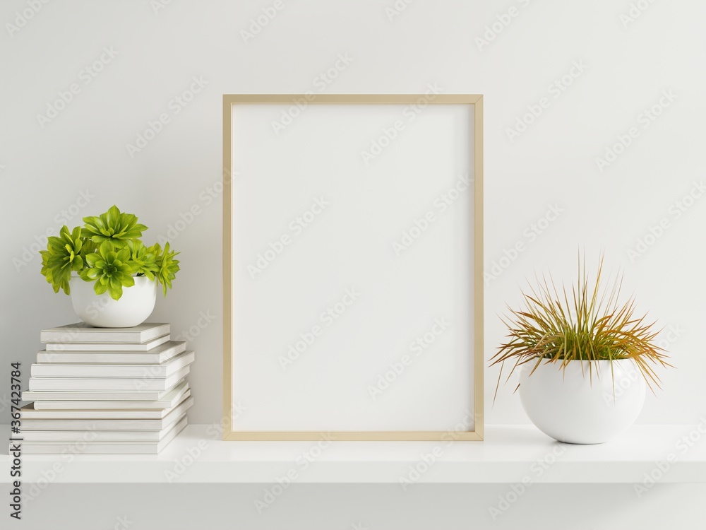 木质框架靠在白色架子上，明亮的内部，桌子上有植物，花盆里有植物