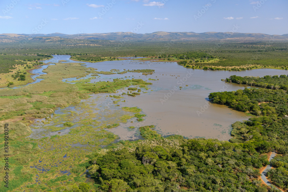 Mkhuze（Mkuse或Mkusi）禁猎区Nsumo Pan鸟瞰图。Isimangaliso湿地公园。夸祖尔