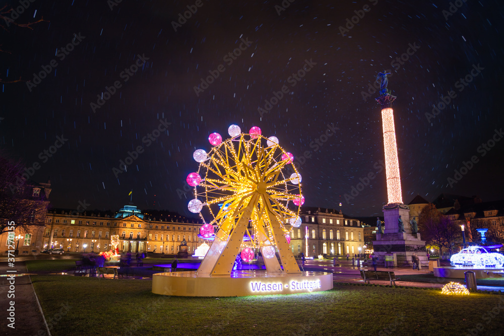 德国斯图加特Schlossplatz广场新年前的圣诞装饰