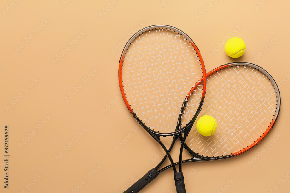 彩色背景网球球拍