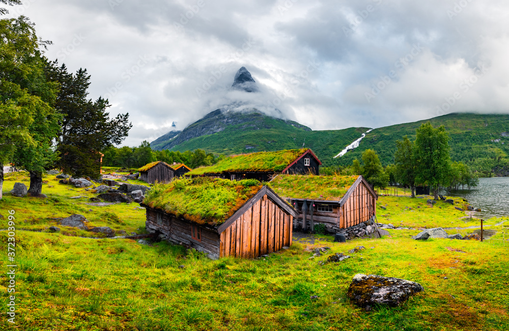 Innerdalen典型的挪威老木屋，草屋顶-挪威最美丽的山