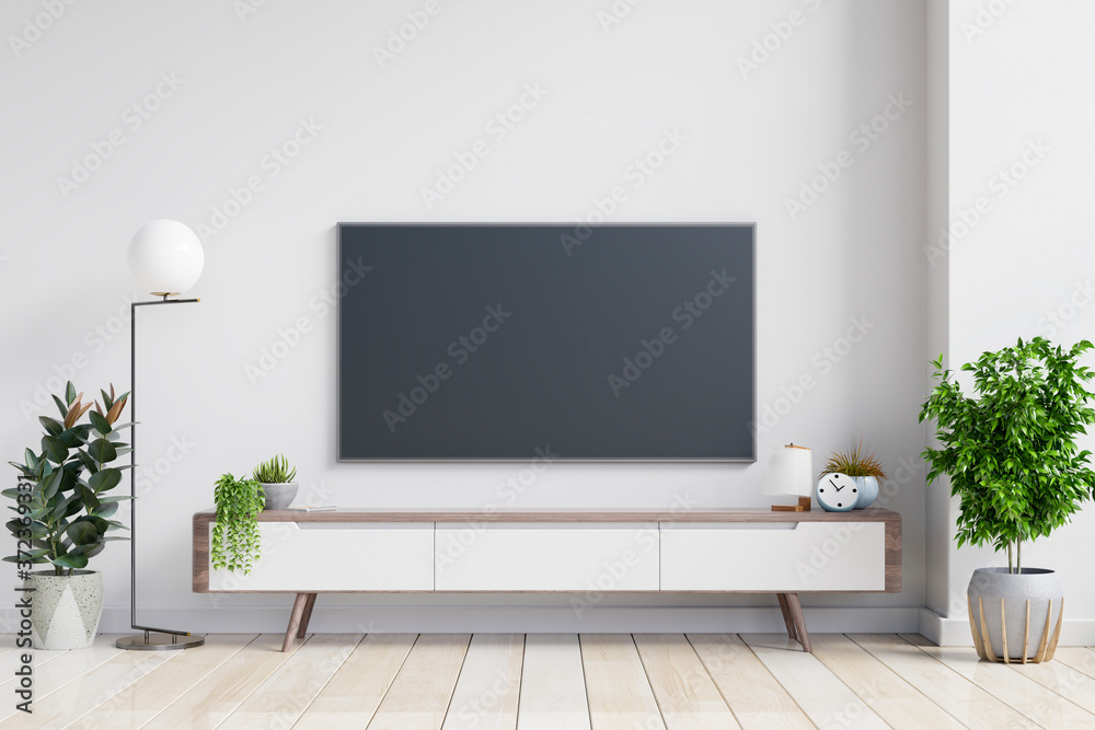 白色背景的现代客厅橱柜上的电视。