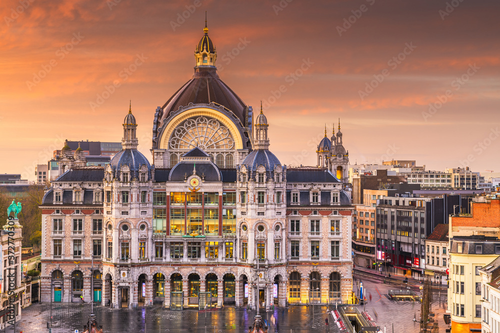 比利时安特卫普中央火车站的城市景观