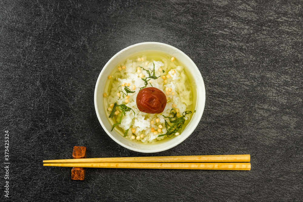 お茶漬けセット　 bowl of rice soaked in hot green tea