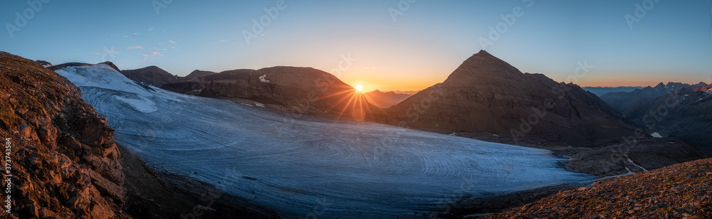 奥地利霍赫陶恩冰川上的日出