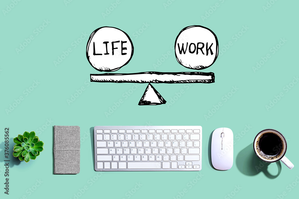 用电脑键盘和鼠标平衡生活和工作