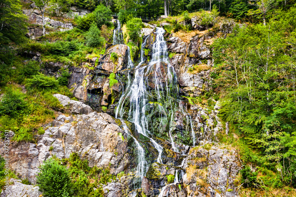 德国黑森林山脉的Todtnau瀑布