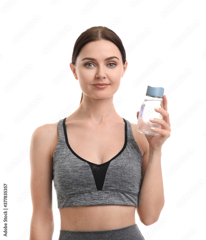 白底带水瓶的运动型年轻女子