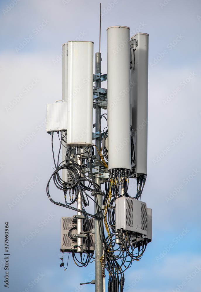 用于无线通信和互联网的电信塔。