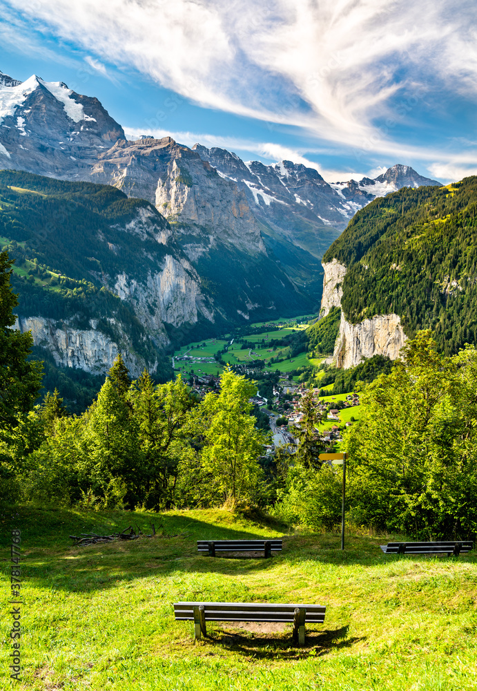 瑞士阿尔卑斯山Lauterbrunnen山谷景观