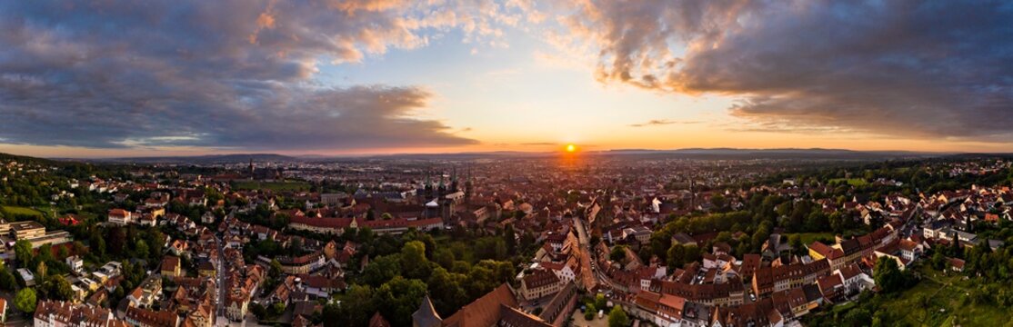 Luftaufnahme, Altstadt mit Bamberger Dom an der Regnitz, Bamberg, Oberfranken, Bayern, Deutschland,