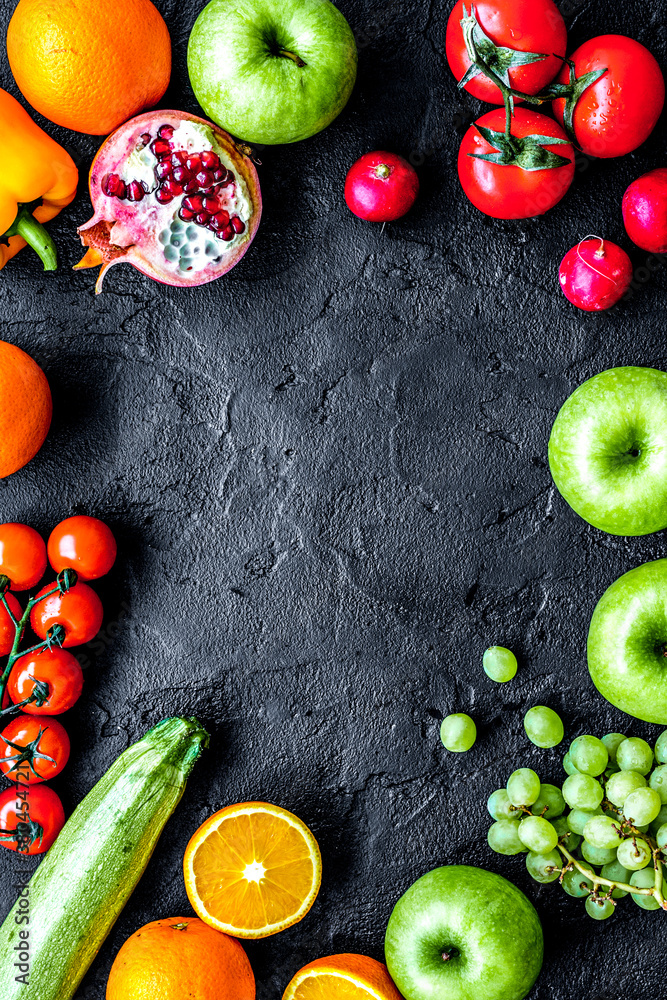 带新鲜水果和蔬菜的夏季食品顶部视图空间用于文本