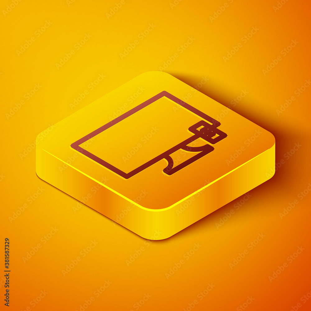 橙色背景上隔离的等轴测线智能电视图标。电视标志。黄色方形按钮。V