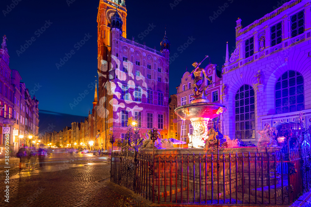 波兰格但斯克老城，夜晚的海王星喷泉