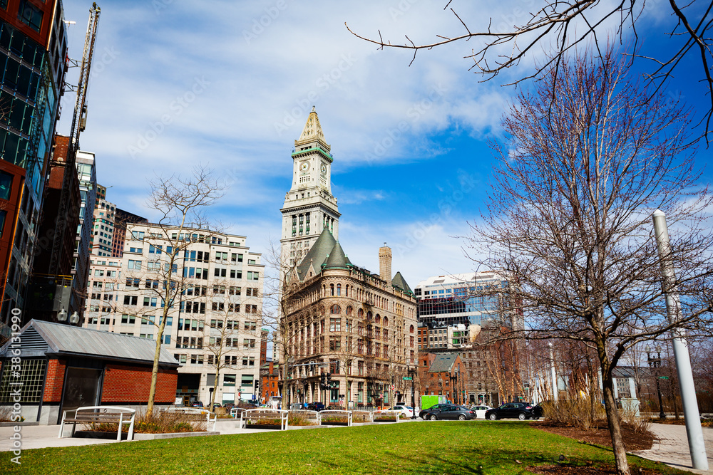波士顿市中心玫瑰肯尼迪绿道和中央街道建筑景观