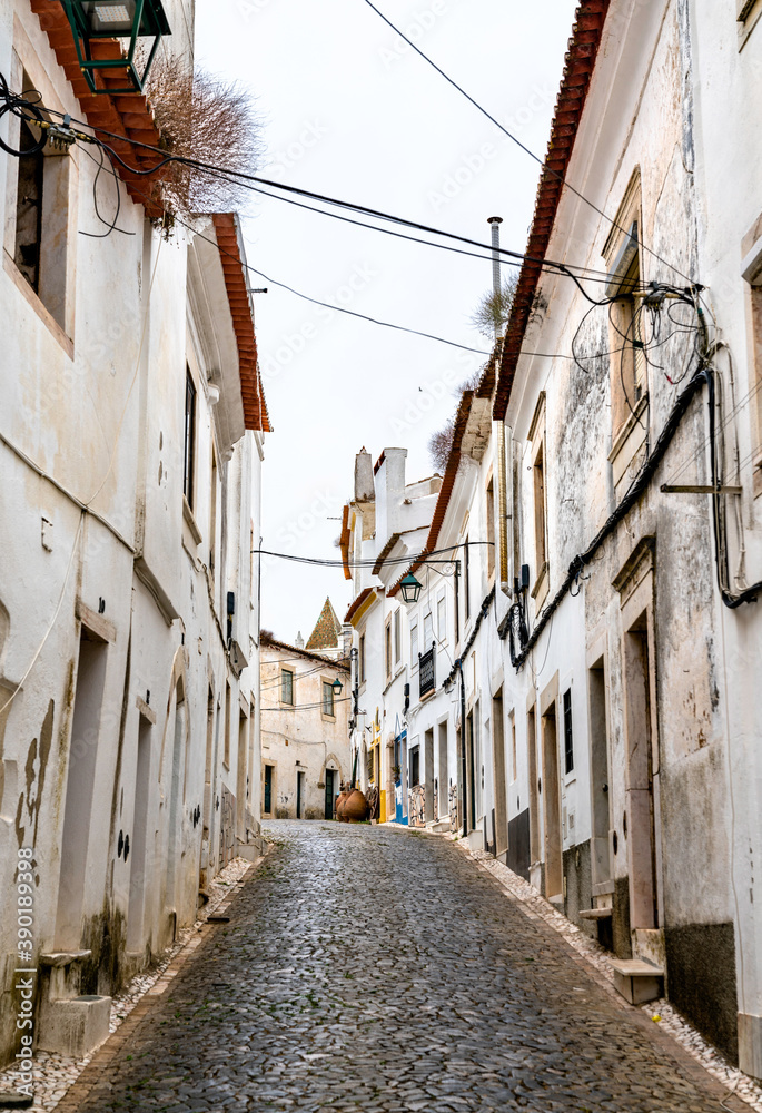 葡萄牙阿连特茹埃斯特雷莫兹老城的街道