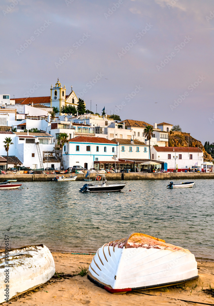 Ferragudo，葡萄牙阿尔加维的一个传统渔村