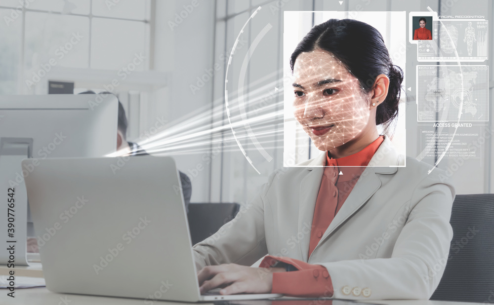 人脸识别技术扫描并检测人脸进行识别。未来概念交互