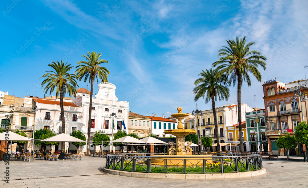 西班牙梅里达-巴达霍斯带喷泉的西班牙广场